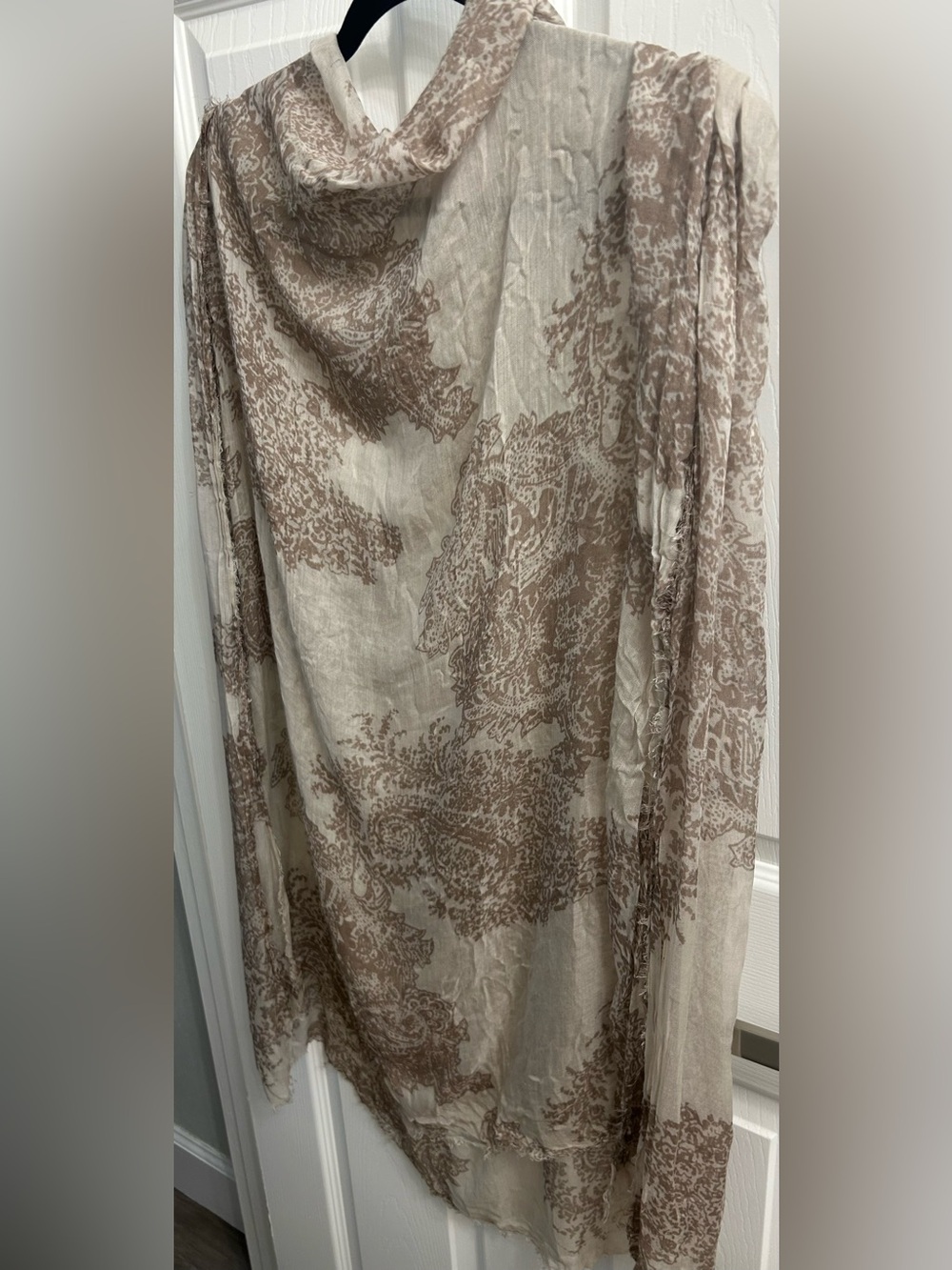 Neutral Paisley scarf - Light Beige